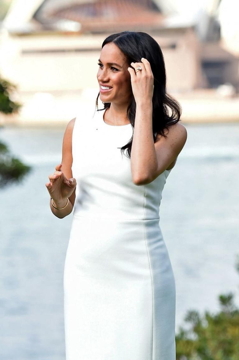 4 Reasons Why Meghan Markle's Baby Bump is Always Changing - Dress Like ...
