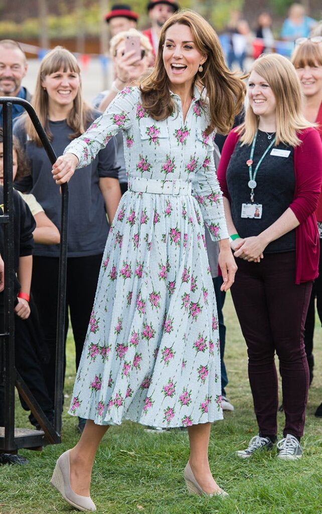 At bidrage lettelse skud Kate Middleton's 8 Best Wedge Moments - Dress Like A Duchess