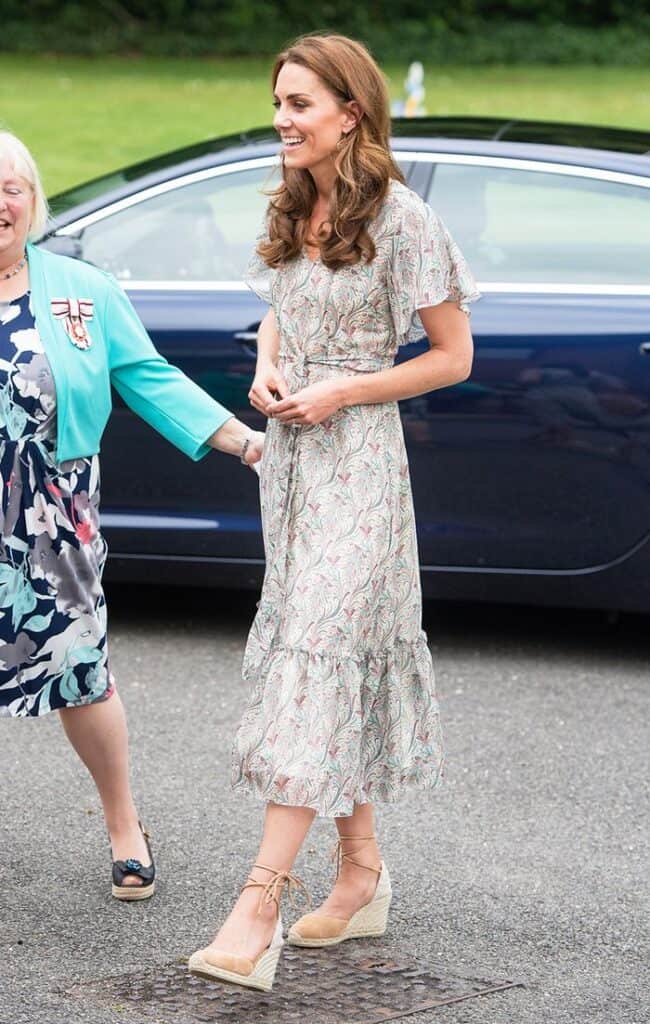 Kate middleton deals navy wedges