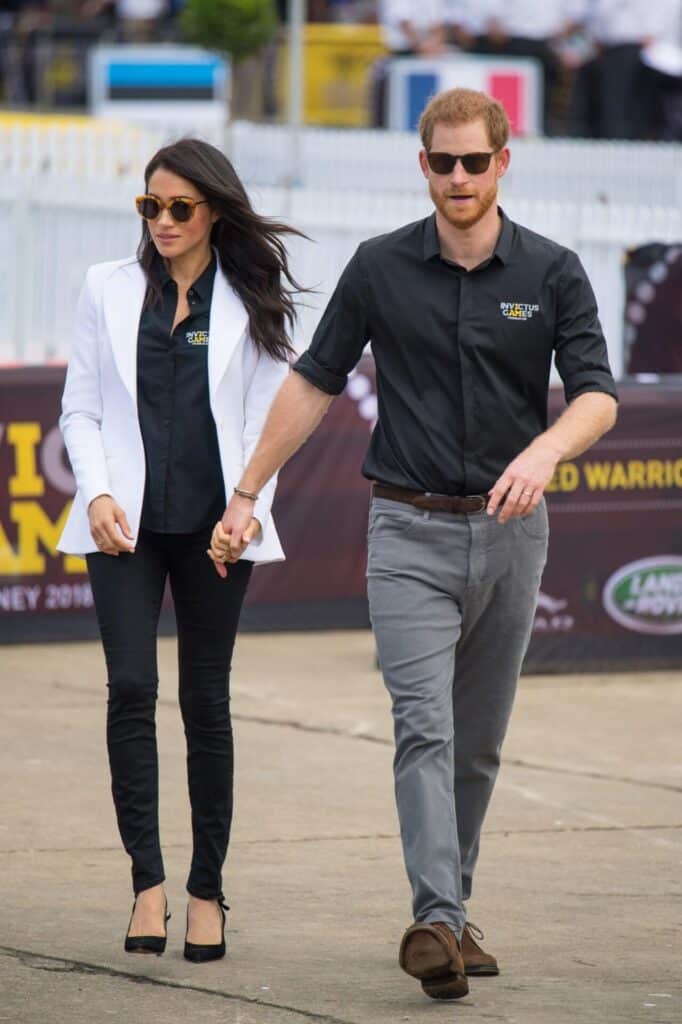 Meghan markle best sale ripped mother jeans