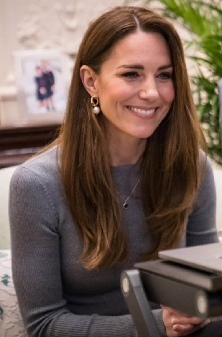 Kate Middleton in Gray Jumper for Holocaust Remembrance Day - Dress ...