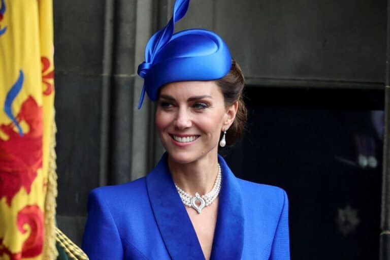 Kate Middleton Recycles her Sapphire Catherine Walker Coat for Service ...