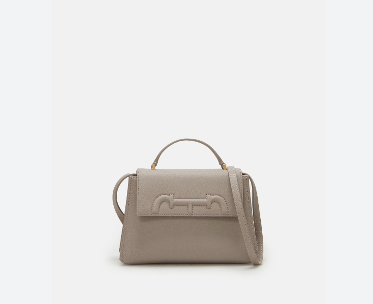 Carolina Herrera Scala Insignia Clutch Bag In White - Meghan Markle's  Handbags - Meghan's Fashion