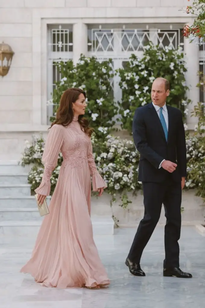 Royal Family Wedding Guest Outfit Inspiration - What Royals like Kate  Middleton Wear to a Wedding